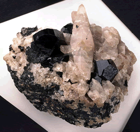 靈壽托瑪琳礦產品加工廠 探秘電氣石汗蒸的康養之旅